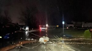 Tornadoes kill 34 in US