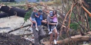 Flood kills 91 in US